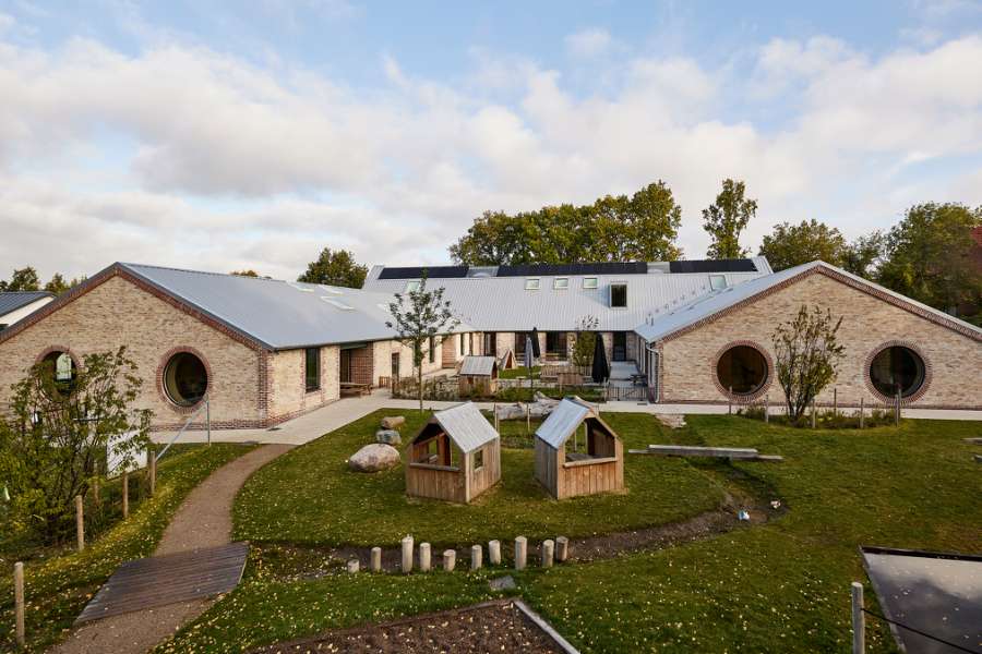 Med stål, træ og genbrugstegl ”CO2-neutraliseres” børnepasningen i Gladsaxe, Børnehuset Egedammen, Klausdalsbrovej 195, 2860 Søborg